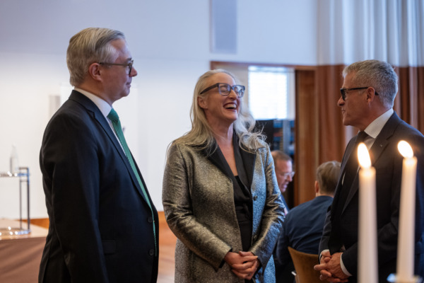 «Family.Firm.Future.»