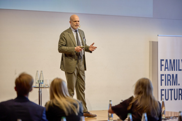 «Family.Firm.Future.»