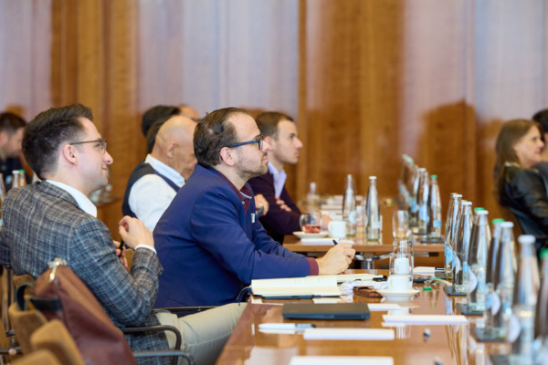 «Family.Firm.Future.»