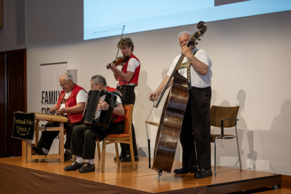 «Family.Firm.Future.»