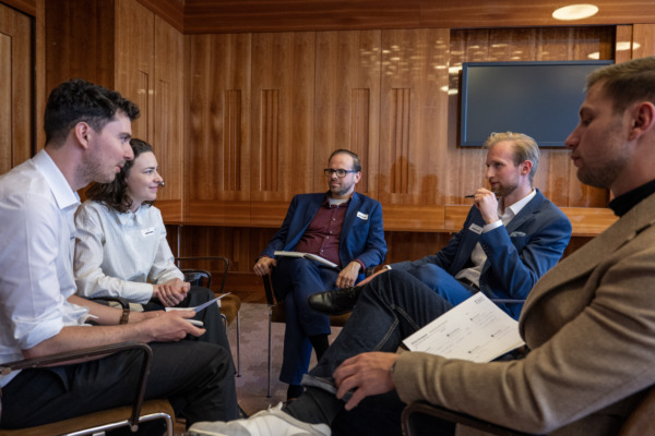 «Family.Firm.Future.»