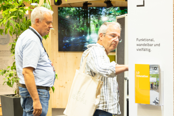 «hello 23» von Lista Office LO 2023