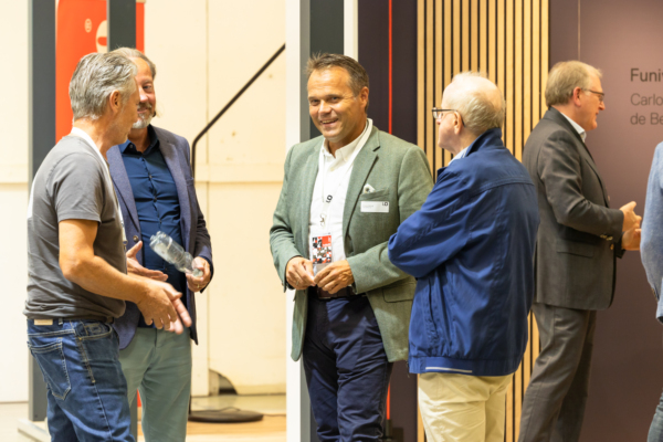 «hello 23» von Lista Office LO 2023