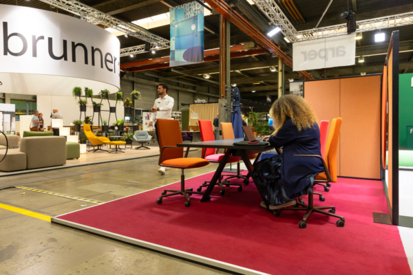 «hello 23» von Lista Office LO 2023