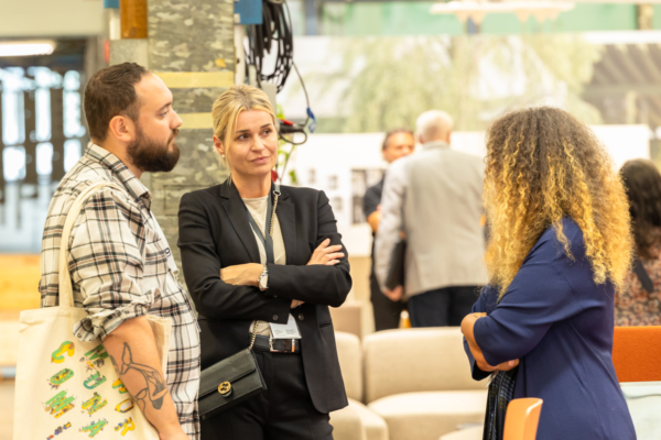 «hello 23» von Lista Office LO 2023