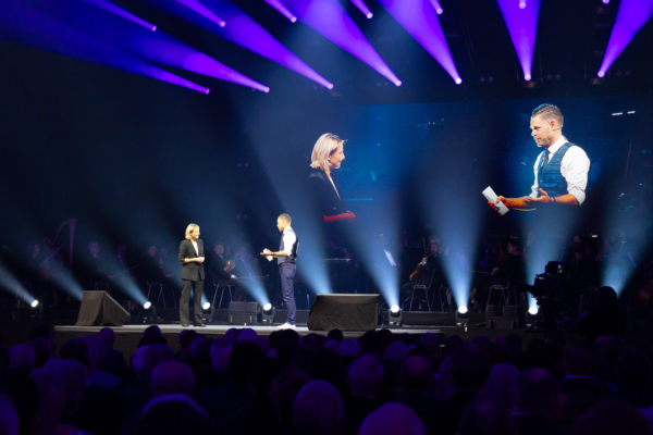 Licht an für die «St.Galler Kantonalbank Halle» 2024