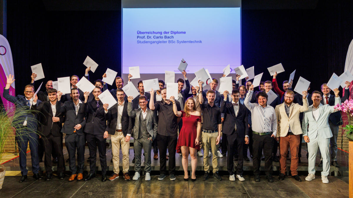 OST diplomiert 32 Ingenieure