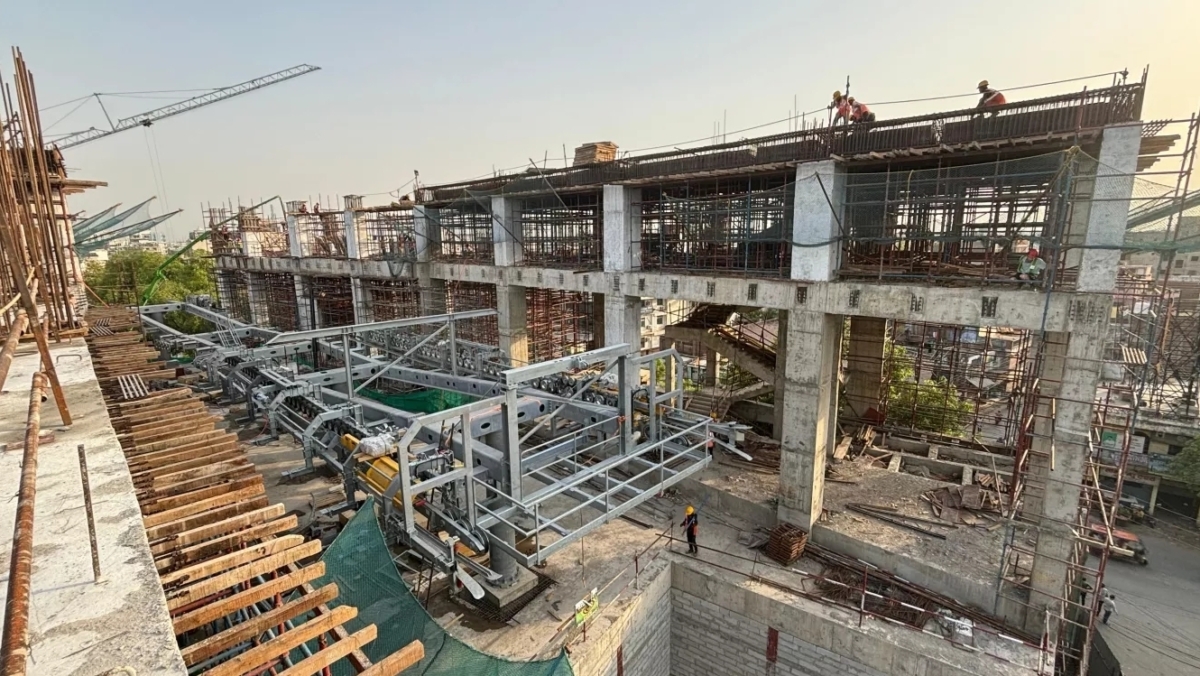 Erste Station von Indiens urbaner Seilbahn steht