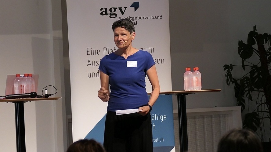 Silvia Gemperle von der Energieagentur St.Gallen moderierte den Abend kompetent und stringent