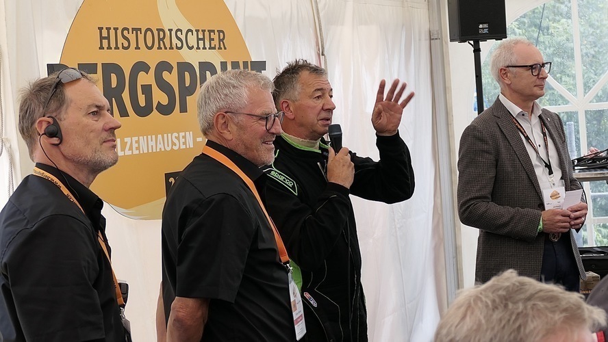 Frau Landammann im Renntaxi