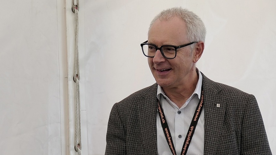 Frau Landammann im Renntaxi