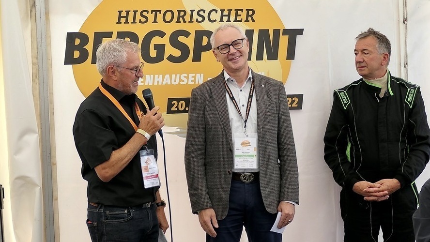 Frau Landammann im Renntaxi