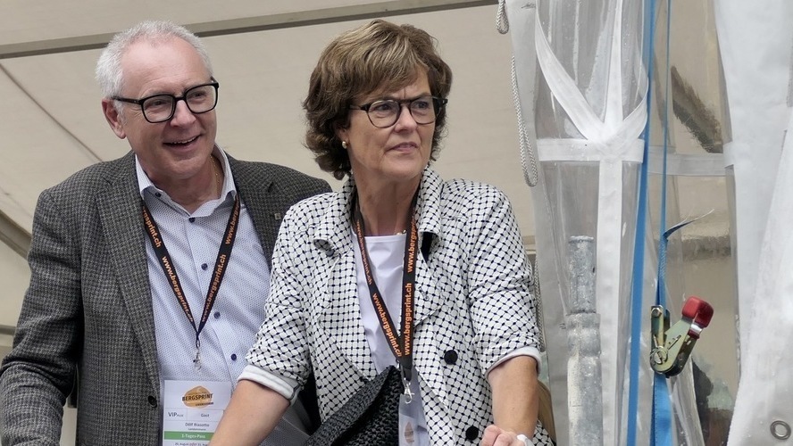 Frau Landammann im Renntaxi