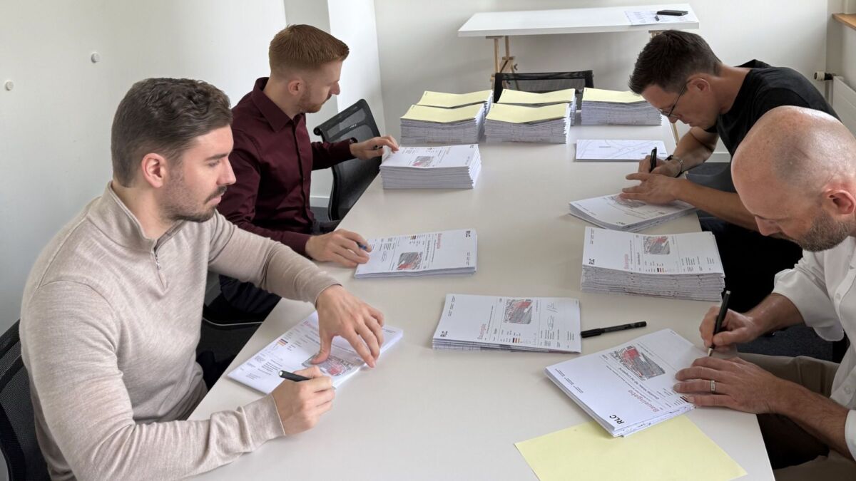Das Stadler-Team beim Vorbereiten der Baueingabe