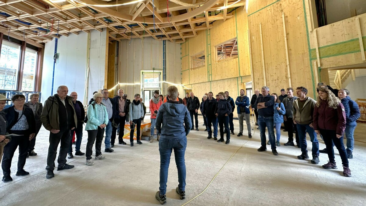 Schreiner besichtigen Klanghaus-Baustelle