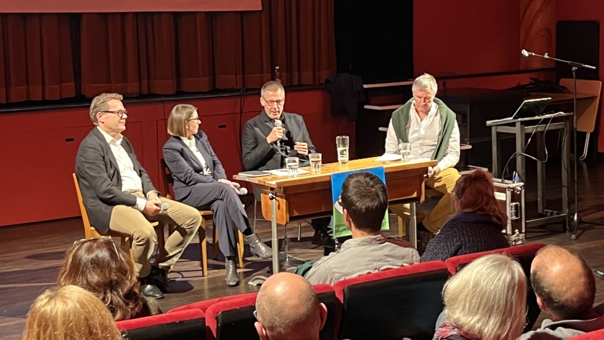 Wissenschaft und Politik diskutieren das Wachstum