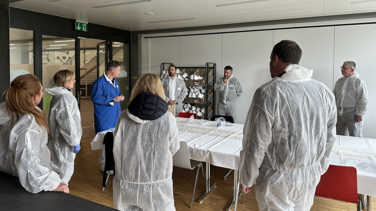 Exklusive Führung bei Micarna: Die Delegierten erhalten spannende Einblicke in die Produktionsprozesse der WPO-Marketingpartnerin