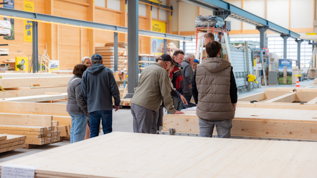 Tausende entdecken neuen Blättler-Holzbau-Park
