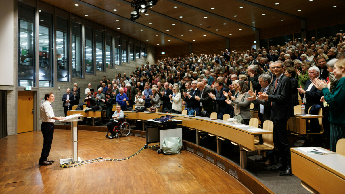 Frei verabschiedet sich mit bewegender Abschiedsvorlesung