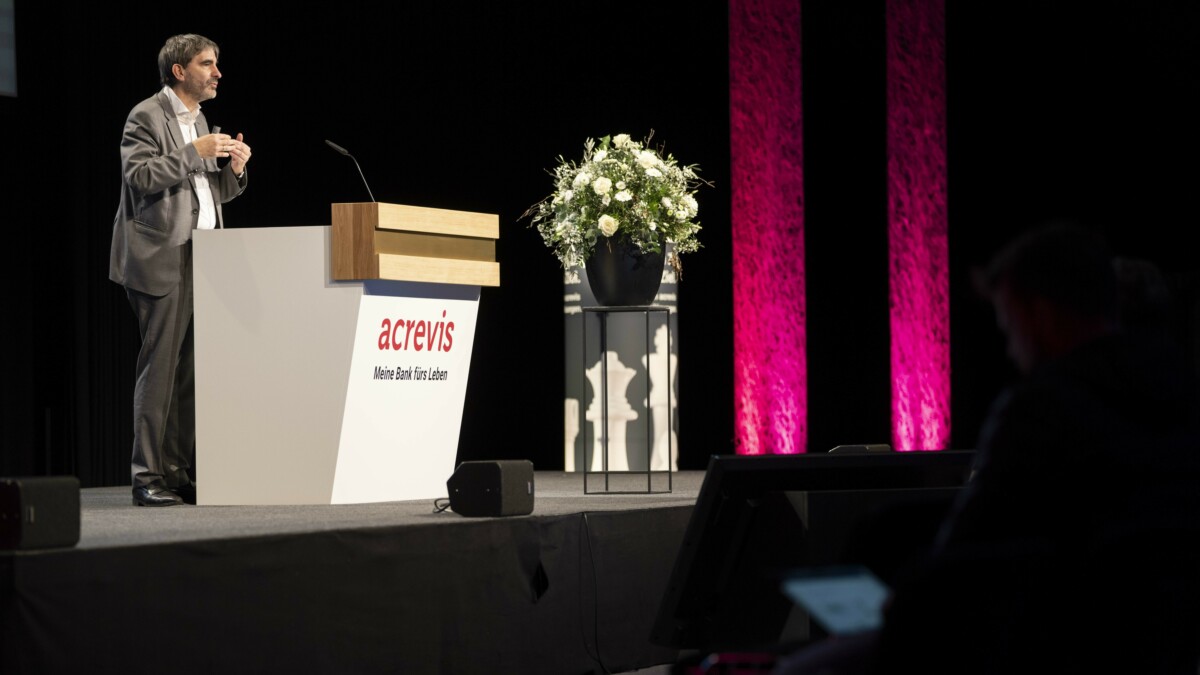 Prof. Dr. Aymo Brunetti im Dialog mit dem Publikum