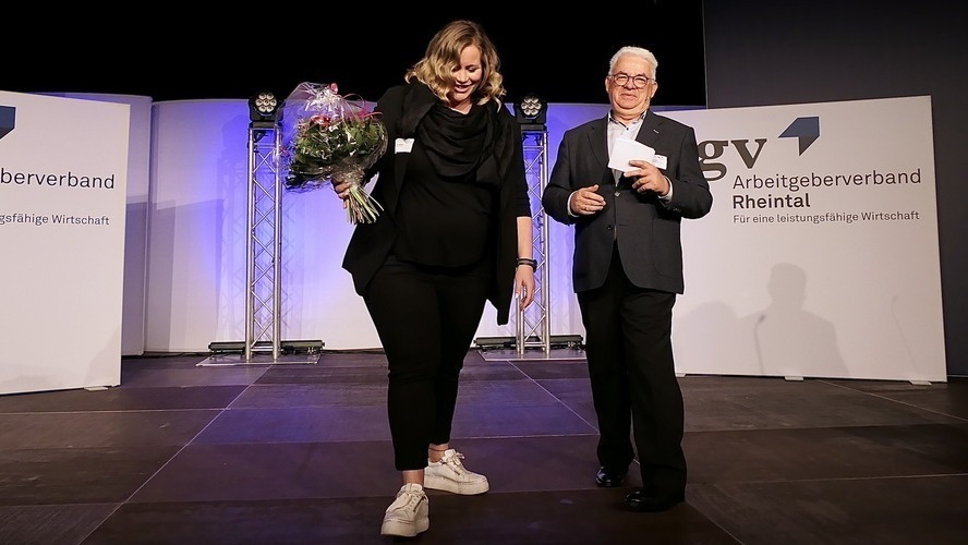 Klaus Brammertz und die neu in den AGV-Vorstand gewählte Melanie Schneider