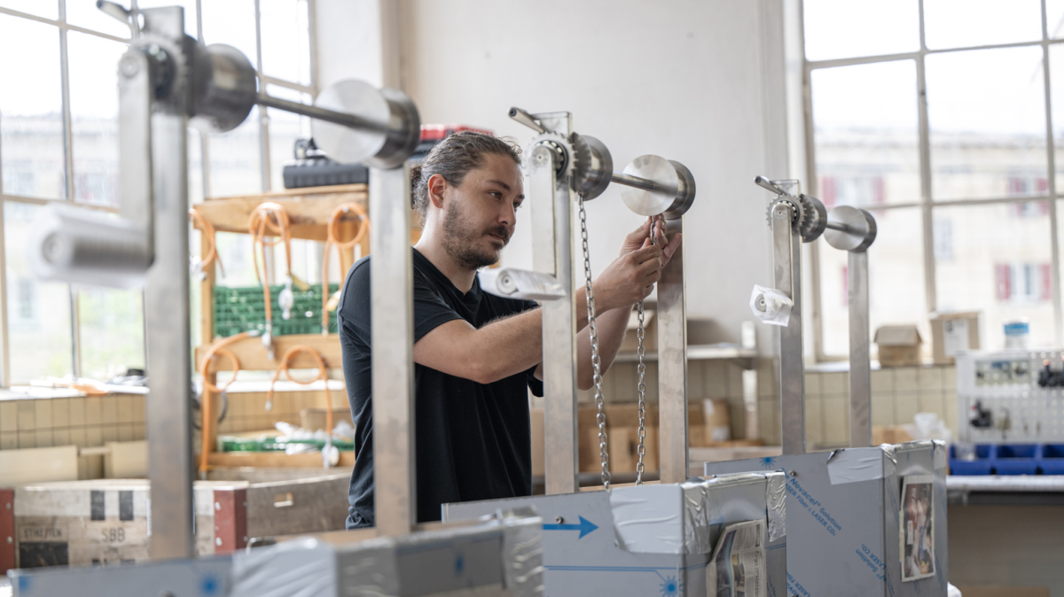 Rund 250 Grills produziert Azado jährlich in der St.Galler Werkstatt.