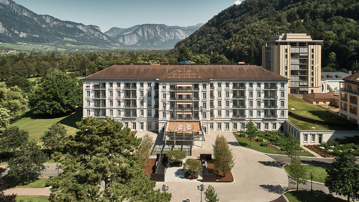 Ein Resort sieht schwarzgelb