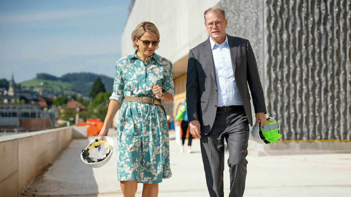 Christine Bolt und Christian Schmid, CEO der St.Galler Kantonalbank.