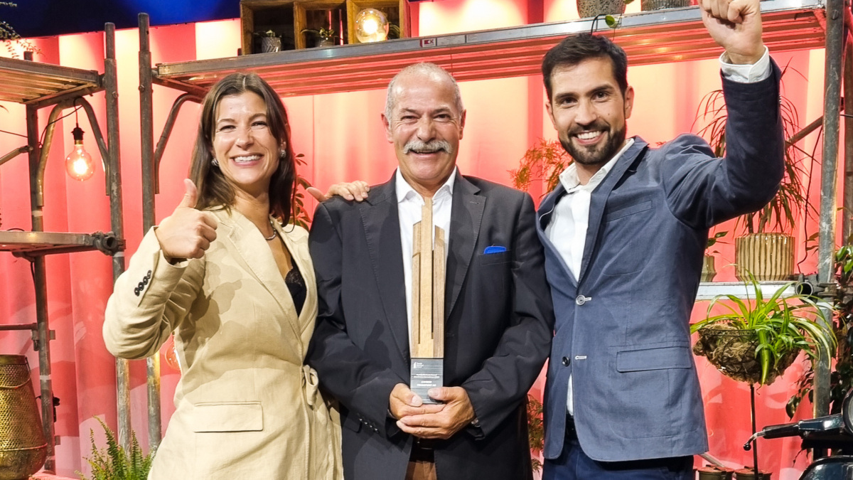 Direktor Josef Jäger (Mitte) mit den zukünftigen Co-CEOs Michèle Jäger und Samuel Eder