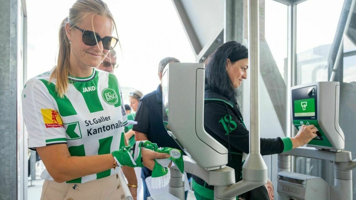 FCSG-Fanschal mit eingebautem Saisonabo gestartet