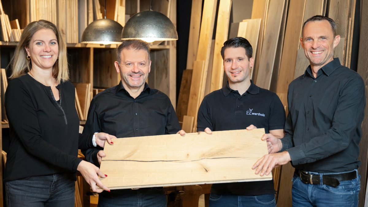 Ein erfolgreiches Beispiel: Matthias Lüchinger und Markus Zoller übernehmen die Geschäftsführung von Nadja Manser und Markus Lüchinger und setzen damit die Erfolgsgeschichte der Naturholzexpertin Wertholz GmbH aus Rebstein fort.