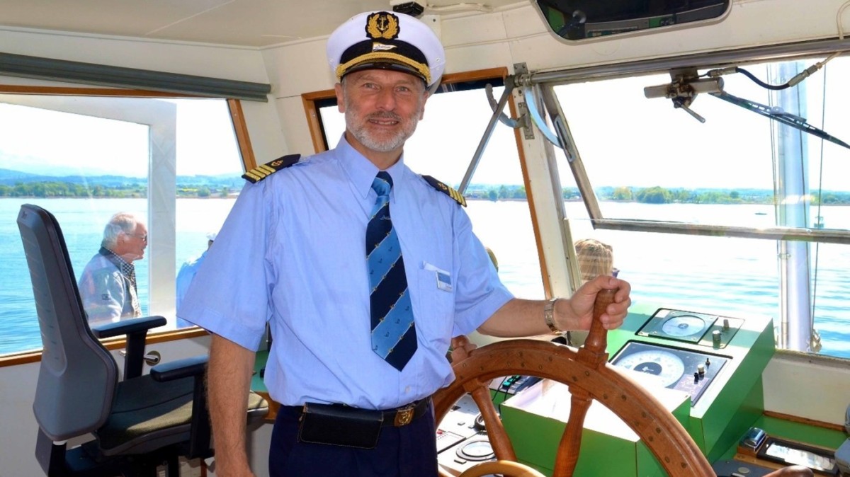 Oberkapitän geht von Bord
