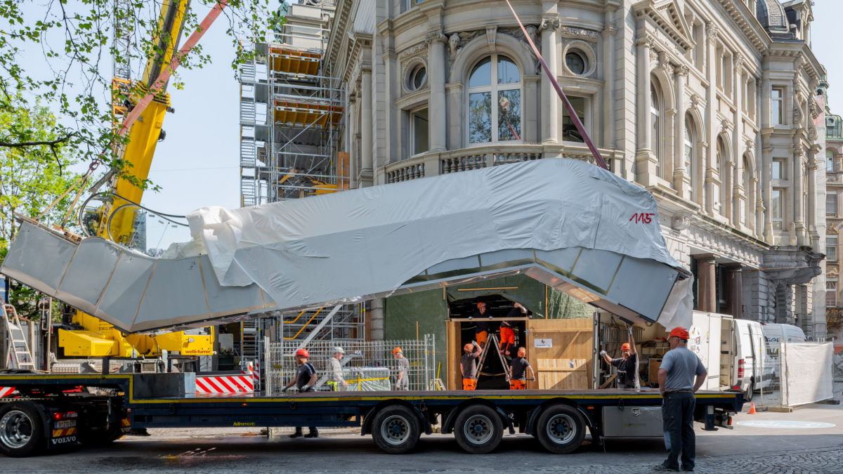 Rolltreppen führen in die neue Globus-Welt