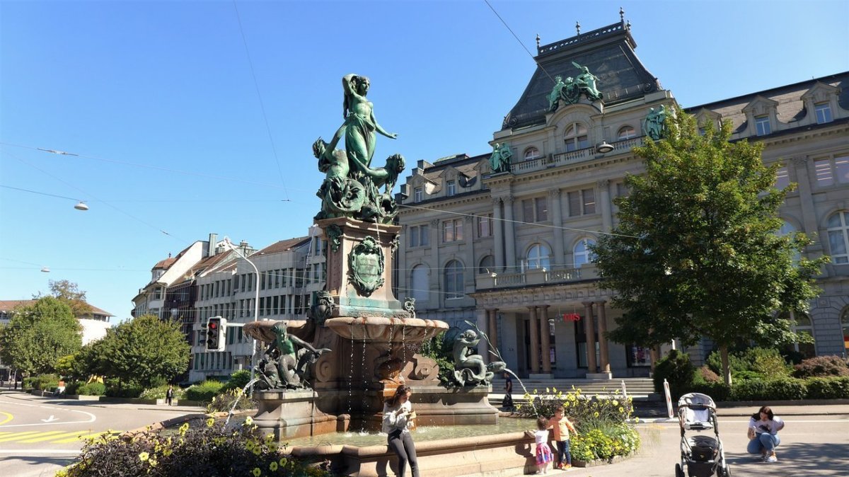 Globus zieht in ehemalige Stickereibörse