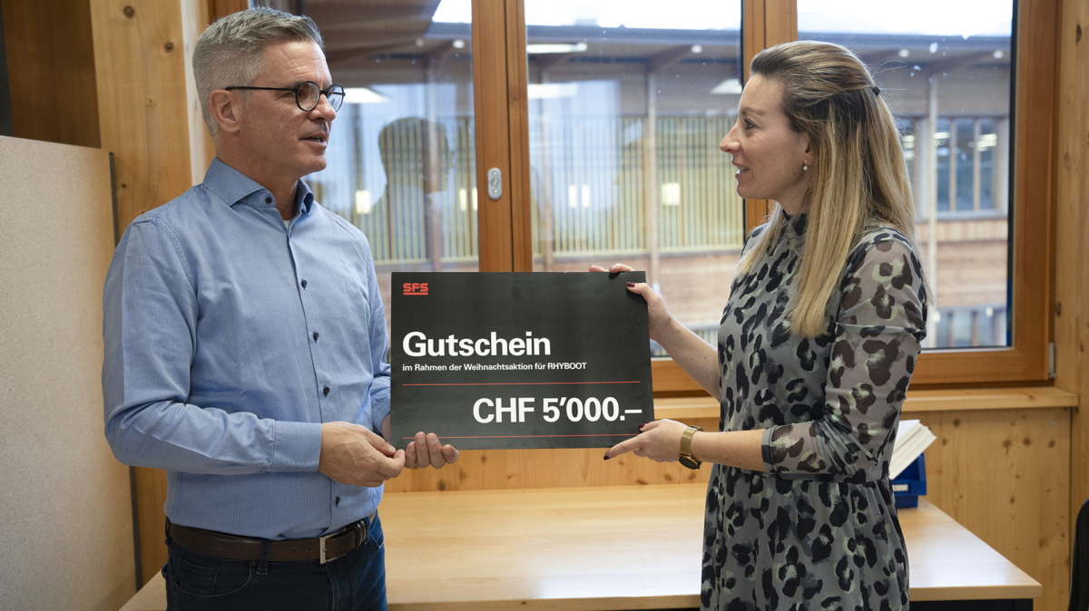 SFS überrascht Rhyboot mit Weihnachtsaktion