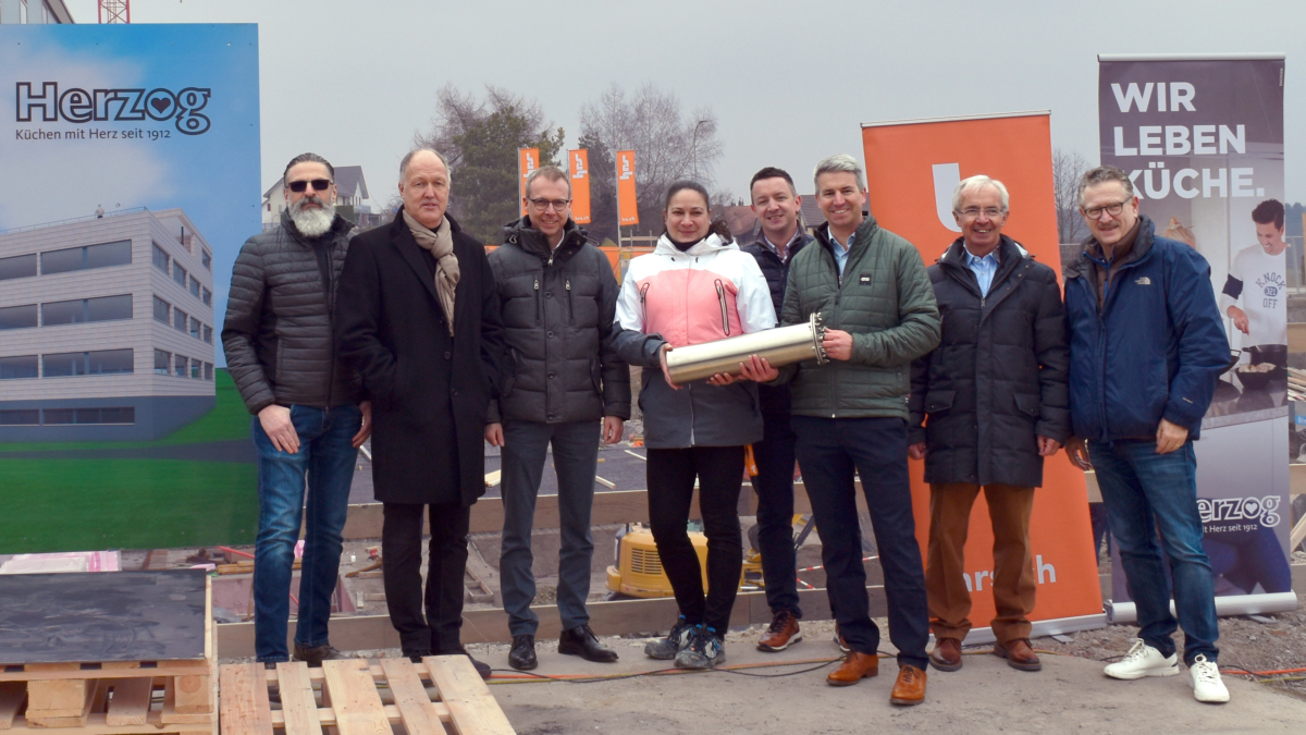 Herzog legt Grundstein für Erweiterungsbau
