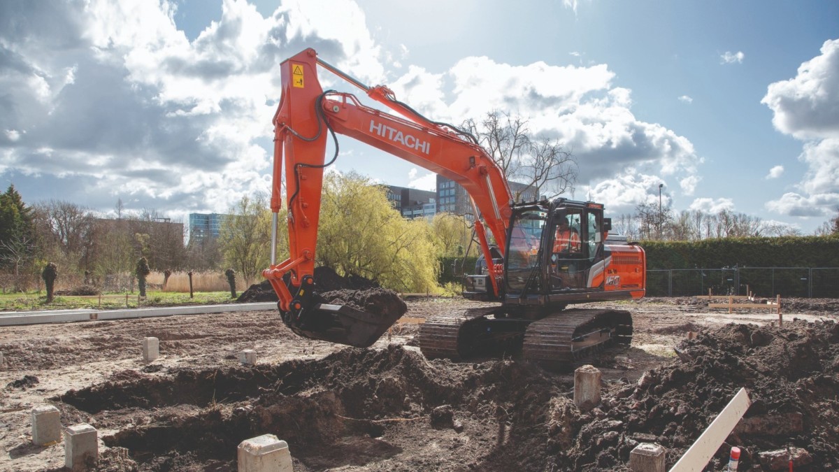 Hitachi-Bagger werden mit Leica-Steuerung ausgerüstet