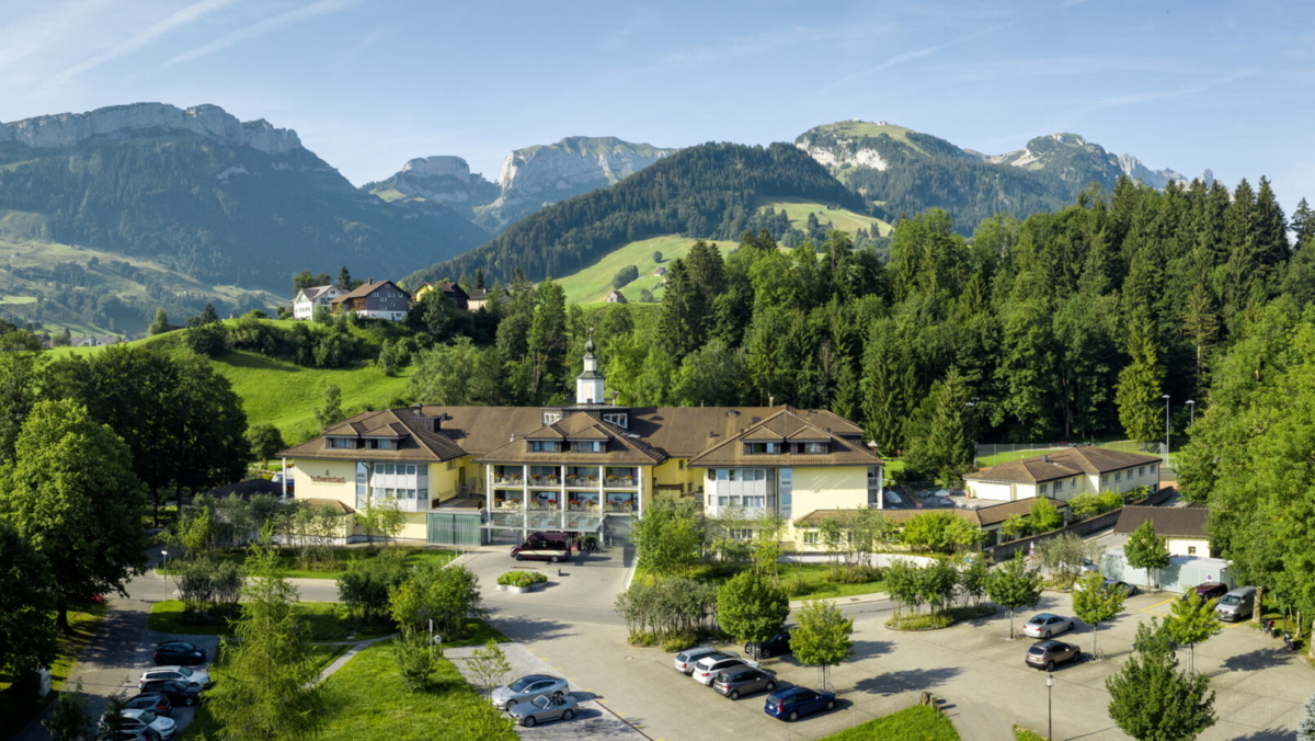 Klinik im Hof baut Rheumatologie aus