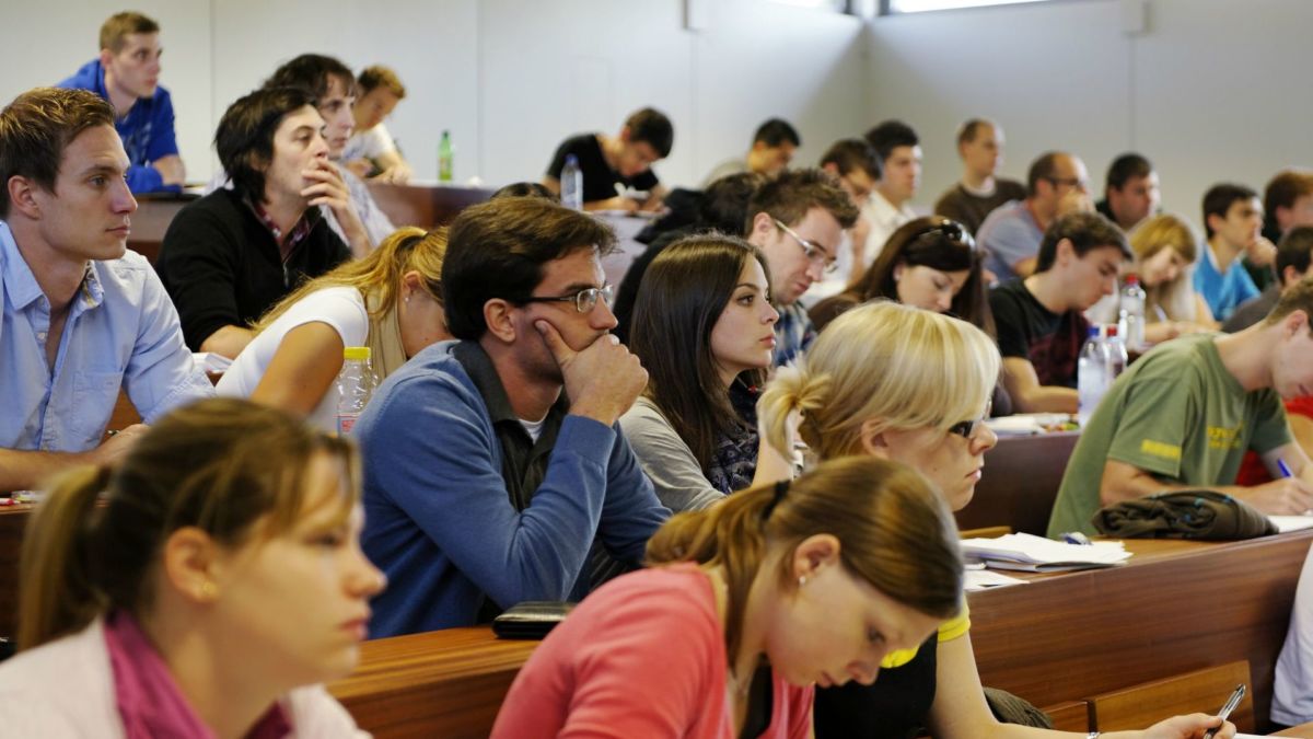Fast 10'000 Studenten an der HSG
