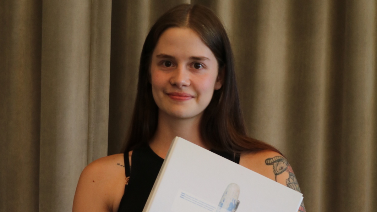 Alicia Forster aus Kreuzlingen beendete ihre Ausbildungszeit bei der Frenicolor GmbH in Arbon mit der sehr guten Note 5,4 und war so fürs beste Ergebnis in diesem Jahr besorgt