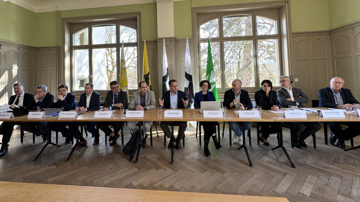 Ostschweizer Kantone kämpfen für rasche Realisierung zentraler Verkehrsprojekte