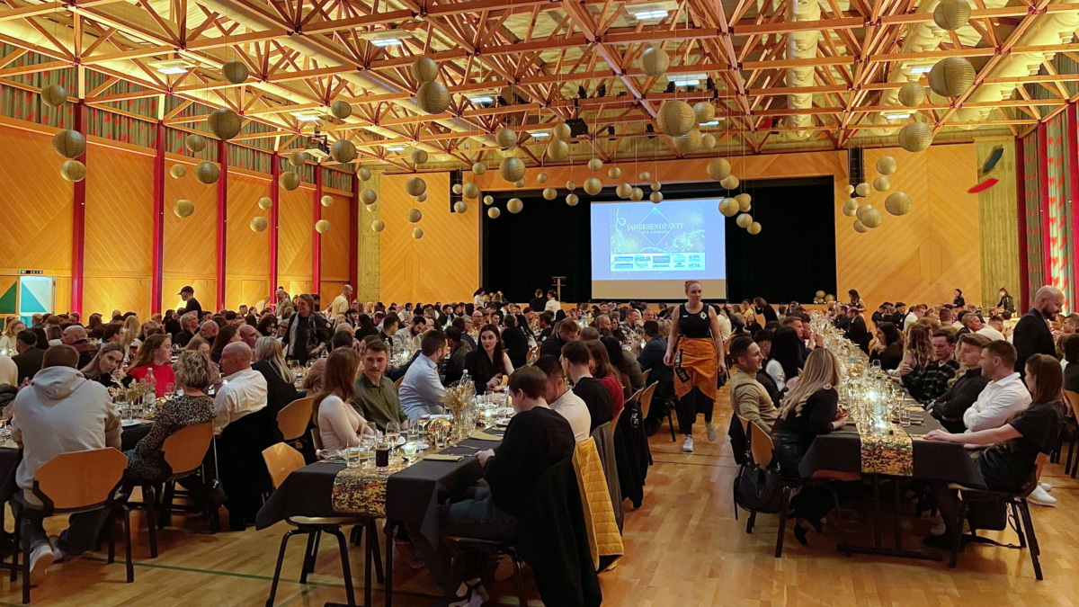 Methabau feiert Jahresendparty mit über 470 Personen im Seeparksaal Arbon