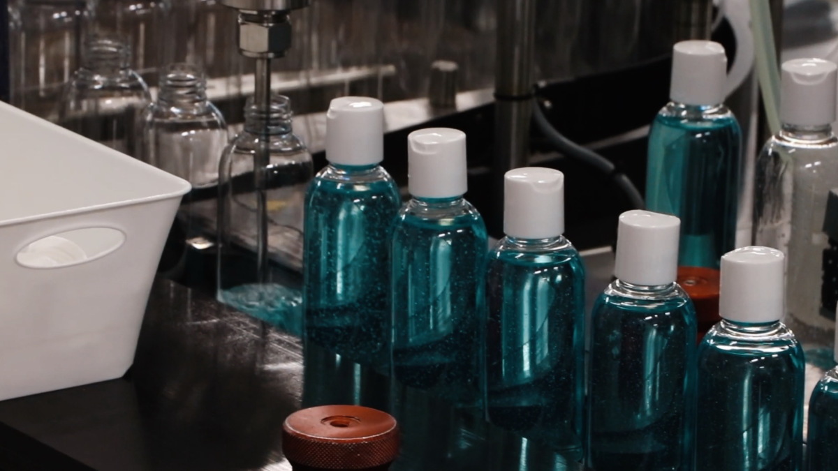 Auch Jüstrich produziert jetzt Desinfektionsmittel