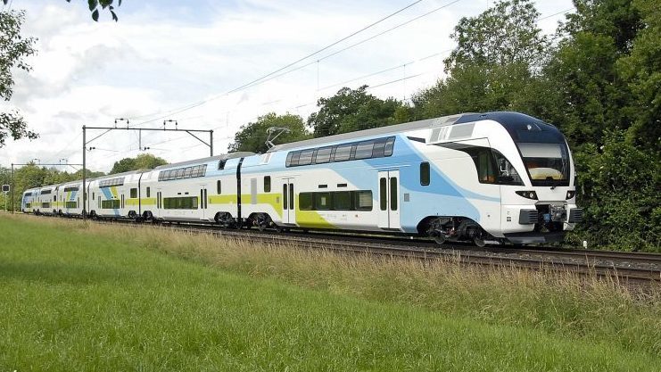 Ein Stadler-KISS («komfortabler innovativer spurtstarker S-Bahn-Zug»)
