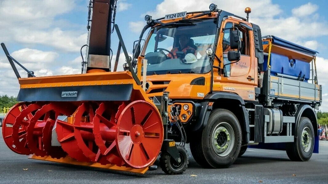 Aebi Schmidt verkauft zwölf Winterdienstfahrzeuge nach England