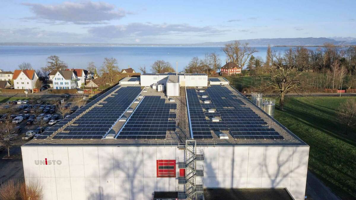 Die Photovoltaik-Eigenverbrauchsanlage der Unisto an der Seestrasse in Horn, 2022 installiert durch die Swiss Photovoltaik GmbH aus Kriessern