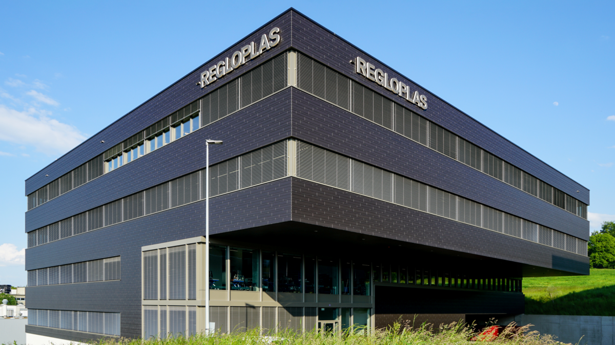 Zima präsentiert neue Firmenzentrale von Regoplas