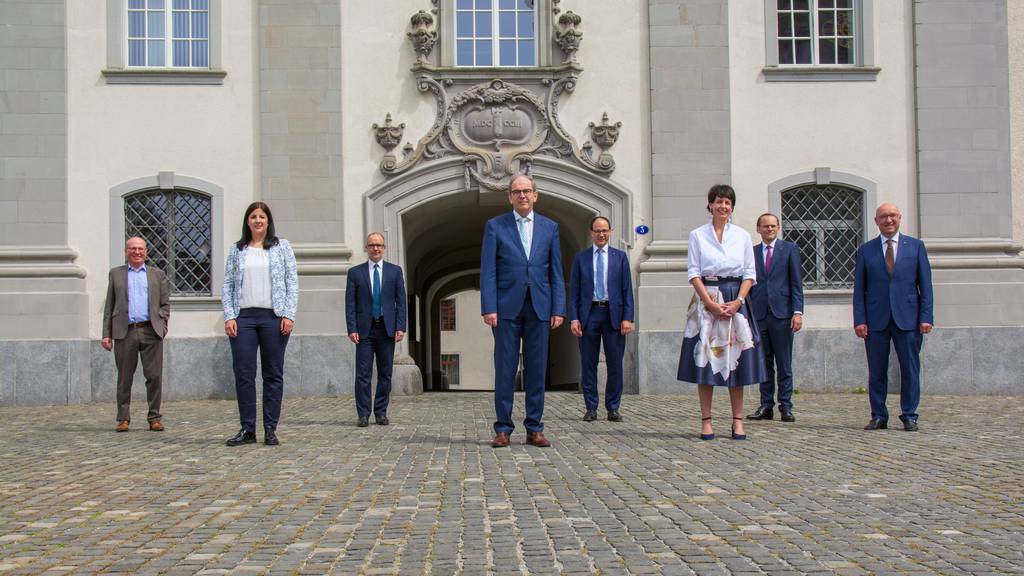Regierung senkt Stellenprozent-Grenze und stockt Hilfsmassnahmen-Budget auf
