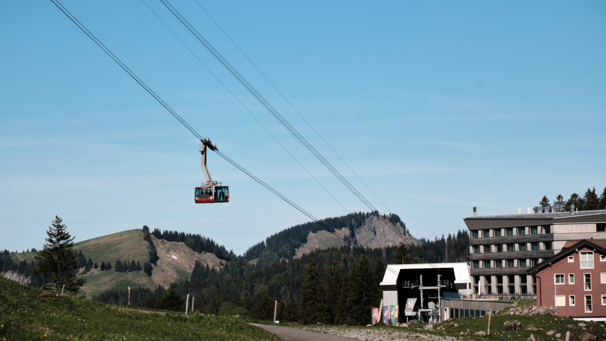 In der Südostbahn-Gondel zum Säntis schweben
