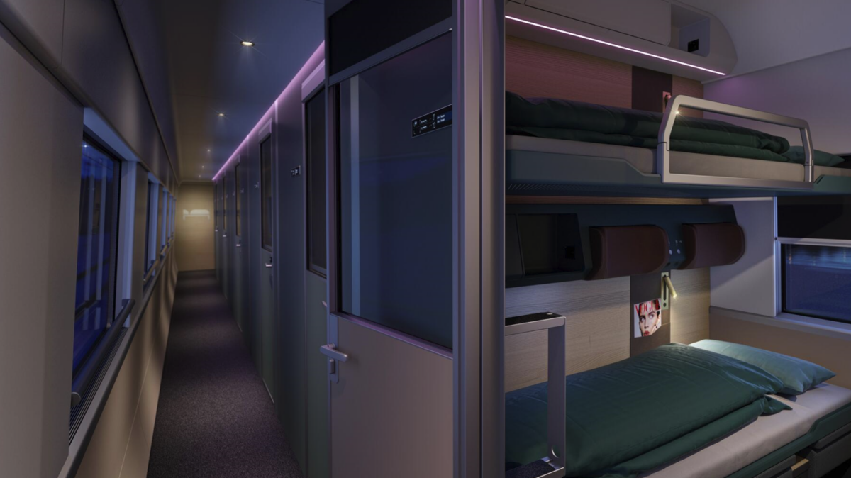 Fahrgäste können zwischen Schlafplätzen mit verstellbaren Sitzen sowie Schlafabteilen mit zwei oder vier Betten wählen.